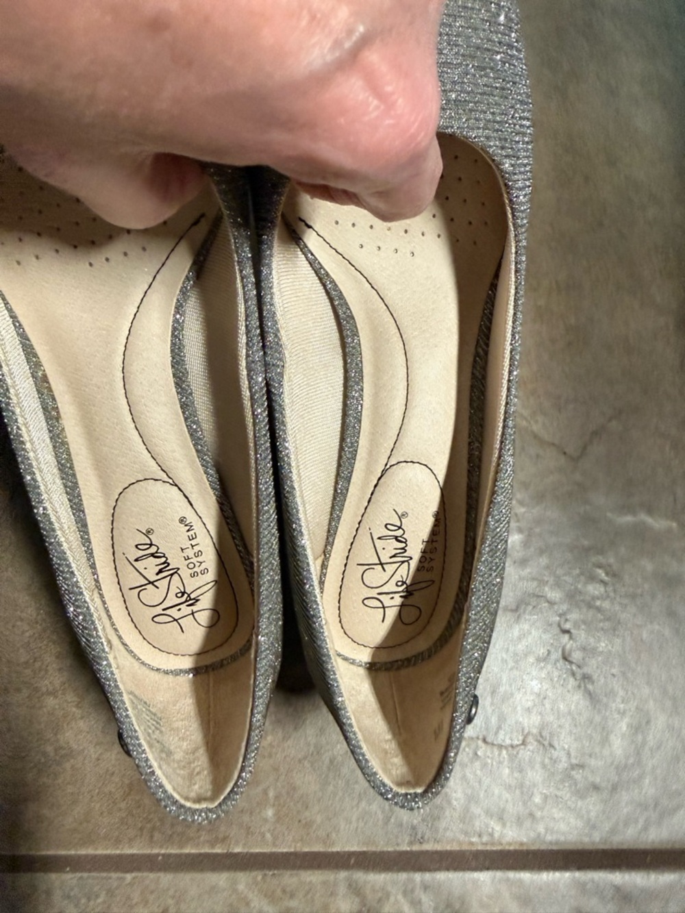 Sparkling Silver Life Stride Women's Kitten Heel Pumps Padded Insoles size 6 1/2 - Picture 11 of 16